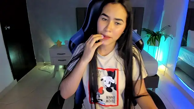 alessia leroy online show from March 2025 10:49:01 PM