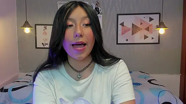 Nohemi louse online show from February 2025 07:09:01 PM