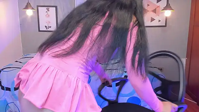 Nohemi louse online show from March 2025 11:02:01 PM