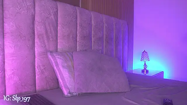 sara lopee1 online show from April 2026 12:00:02 PM