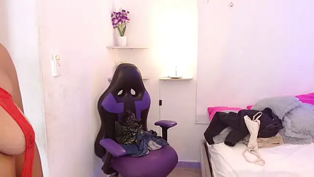 Roxy Stonee online show from March 2025 07:21:02 PM