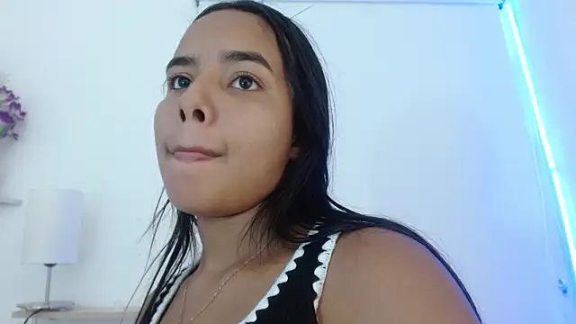 Roxy Stonee online show from October 2025 07:18:01 PM