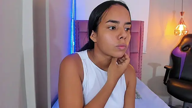 Snapshot of Roxy_Stonee chatting on February 2026 07:25:02 PM Roxy Stonee online show from February 2026 07:25:02 PM