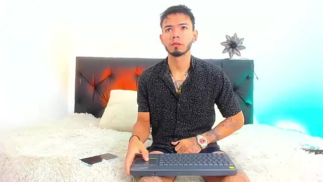 Niick01  online show from March 2025 11:53:01 AM