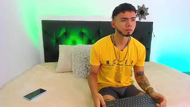 Niick01  online show from March 2025 12:00:01 PM