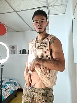 Niick01  online show from November 2025 04:17:02 PM