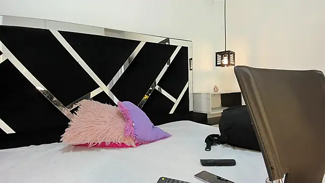 Annyrosee online show from February 2025 07:38:02 PM