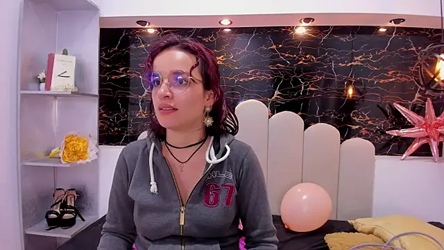 Annyrosee online show from November 2025 01:05:01 AM