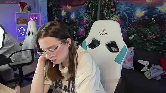 kaisajenner online show from February 2025 08:08:02 PM