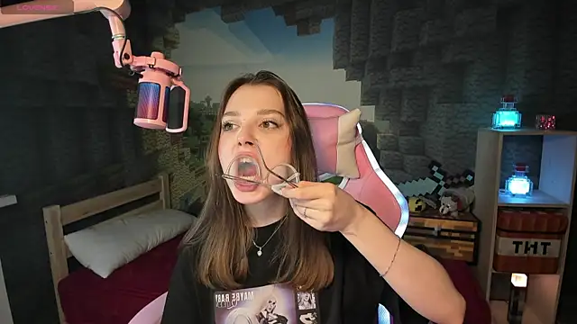 kaisajenner online show from February 2025 04:03:01 PM