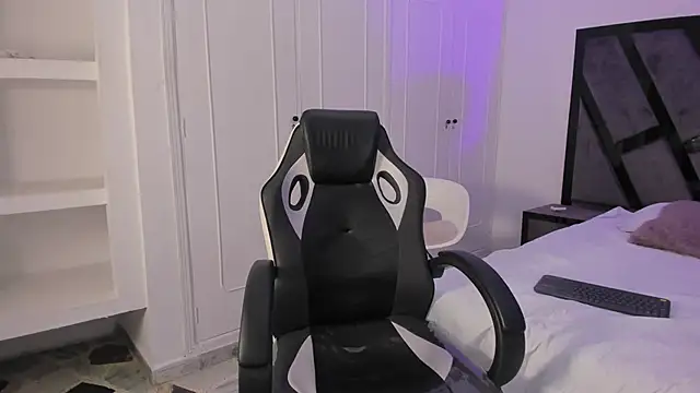 allicemackenzie online show from September 2025 08:12:02 PM