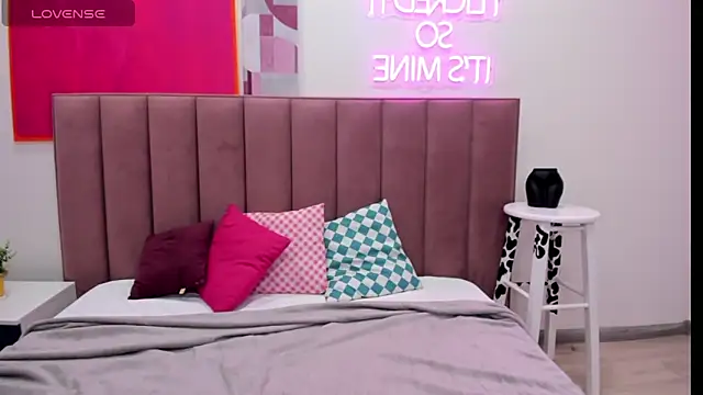 TessaAdorable online show from November 2025 01:27:02 AM