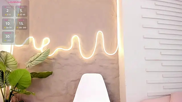 Lia Guzman online show from February 2025 11:46:01 AM