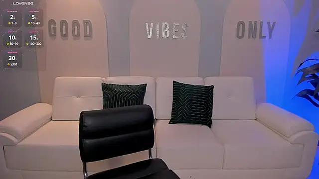 Snapshot of BeccaBaxter chatting on April 2026 12:19:02 PM BeccaBaxter online show from April 2026 12:19:02 PM