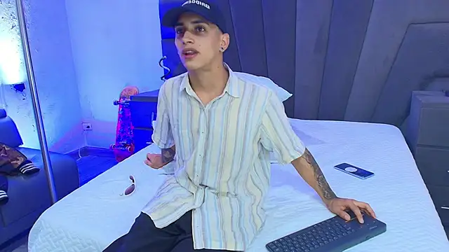 JhoanLeandro online show from February 2025 03:50:01 AM