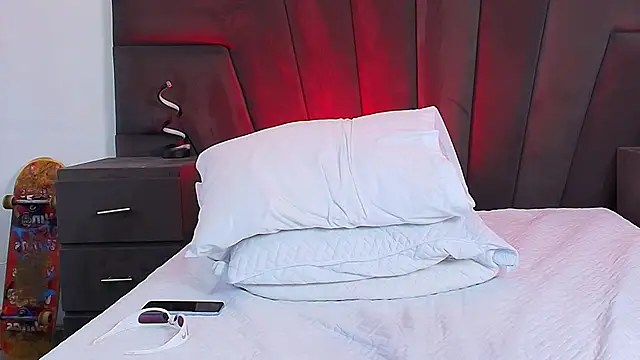 JhoanLeandro online show from March 2025 10:52:02 AM