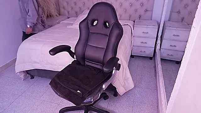 JhoanLeandro online show from April 2026 06:18:02 AM