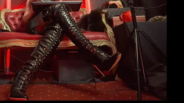 MistressesAliceAndRita online show from April 2026 06:25:02 PM