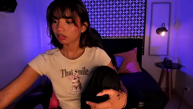 Gigi Strawberry online show from March 2025 05:00:01 AM