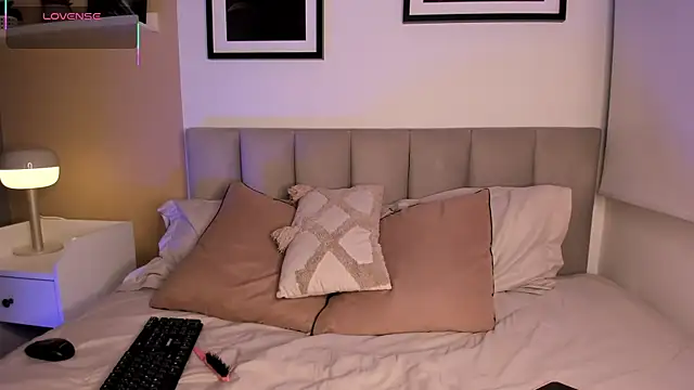 Gigi Strawberry online show from September 2025 04:34:02 AM