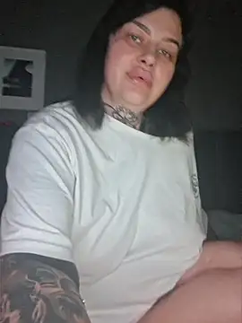 CannabisQueenn online show from April 2026 07:40:01 PM