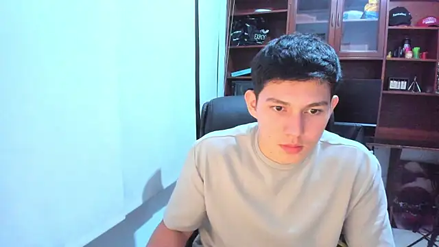 JamesCr  online show from February 2025 04:06:01 AM