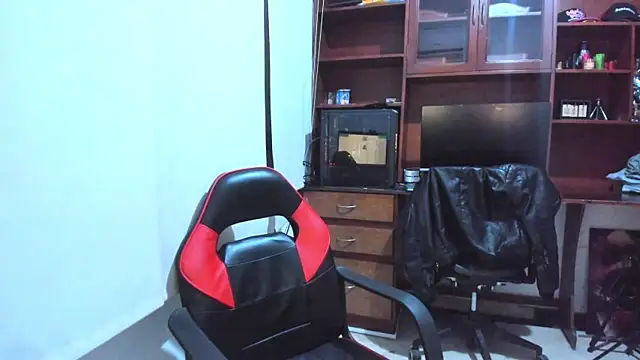 JamesCr  online show from February 2025 07:37:01 AM