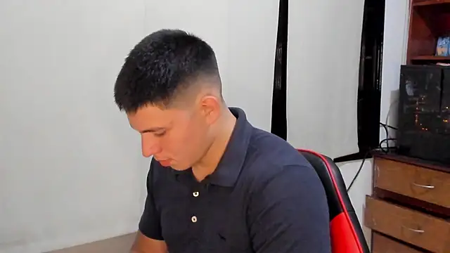 JamesCr  online show from February 2025 03:40:01 AM