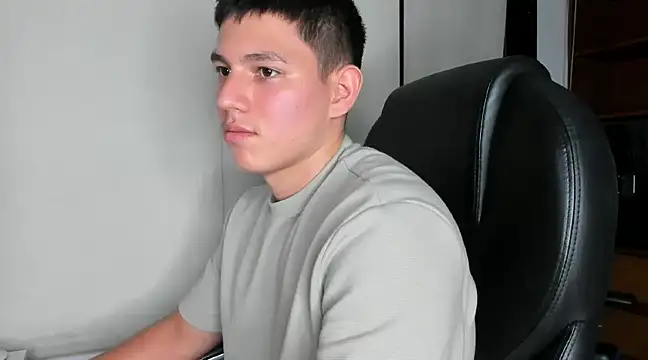 JamesCr  online show from February 2025 11:54:01 PM