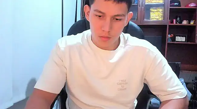 JamesCr  online show from February 2025 12:51:02 AM