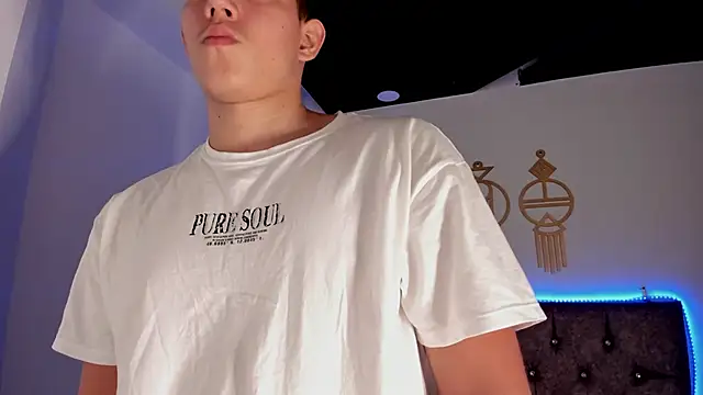 JamesCr  online show from February 2025 03:32:01 AM