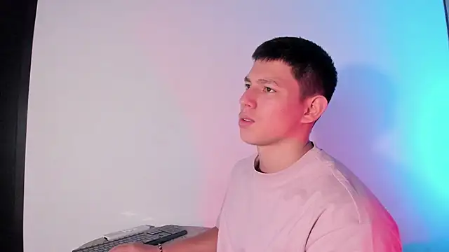 JamesCr  online show from February 2025 02:21:01 PM