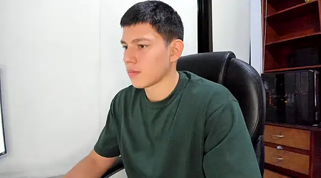 JamesCr  online show from March 2025 10:53:01 PM