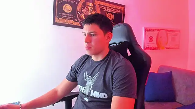 JamesCr  online show from March 2025 08:00:01 PM