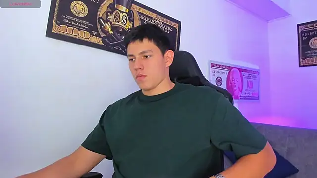 JamesCr  online show from March 2025 08:20:02 PM