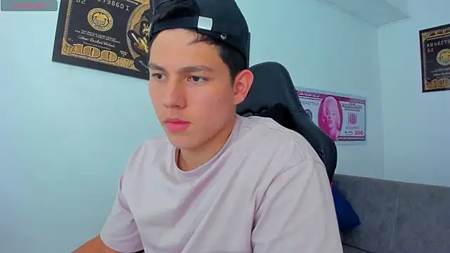 JamesCr  online show from March 2025 10:55:02 PM