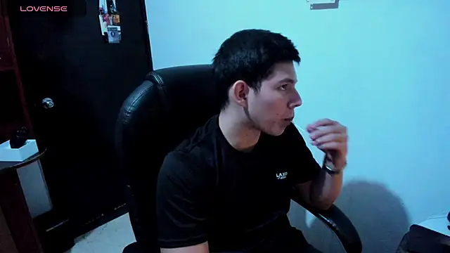 JamesCr  online show from March 2025 04:17:02 AM