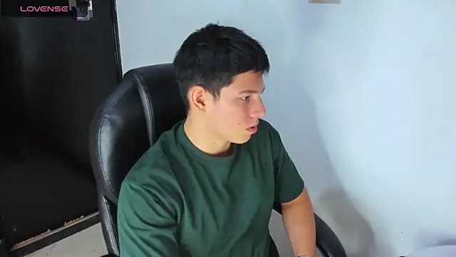 JamesCr  online show from March 2025 04:49:02 AM