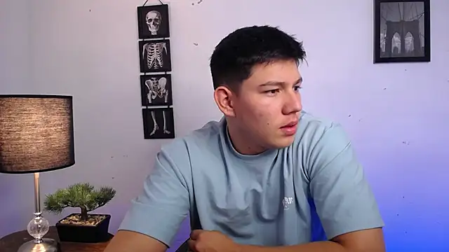 JamesCr  online show from November 2025 01:11:02 PM