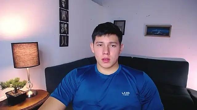 Snapshot of JamesCr_ chatting on February 2026 02:28:01 AM JamesCr online show from February 2026 02:28:01 AM