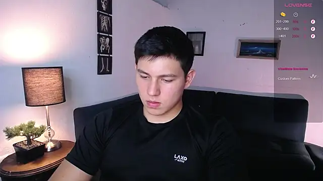 Snapshot of JamesCr_ chatting on February 2026 12:14:02 AM JamesCr online show from February 2026 12:14:02 AM