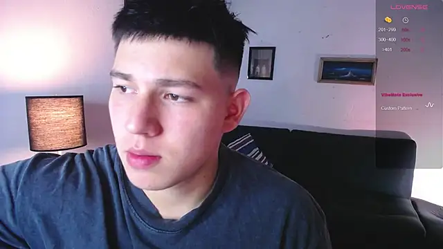 Snapshot of JamesCr_ chatting on February 2026 01:09:02 AM JamesCr online show from February 2026 01:09:02 AM