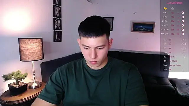 Snapshot of JamesCr_ chatting on February 2026 12:48:01 AM JamesCr online show from February 2026 12:48:01 AM