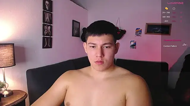 Snapshot of JamesCr_ chatting on February 2026 11:47:02 PM JamesCr online show from February 2026 11:47:02 PM