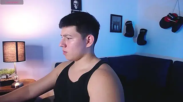 Snapshot of JamesCr_ chatting on February 2026 11:48:01 PM JamesCr online show from February 2026 11:48:01 PM