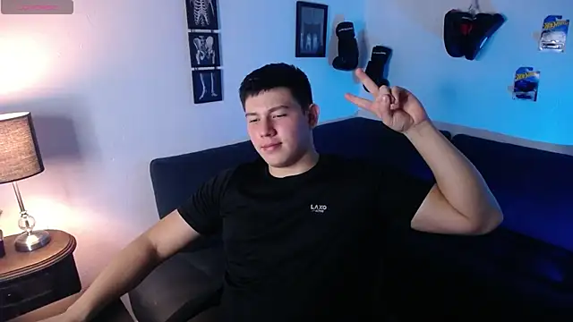 Snapshot of JamesCr_ chatting on February 2026 12:11:02 AM JamesCr online show from February 2026 12:11:02 AM