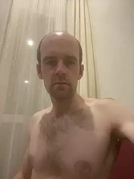 LynnAhNight online show from October 2025 02:41:02 AM