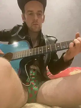 LynnAhNight online show from October 2025 05:14:02 PM