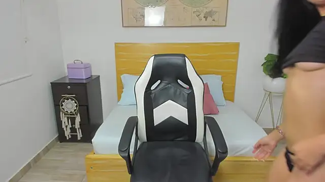 Snapshot of tiffanny_doll_ chatting on February 2025 03:17:02 PM tiffanny doll online show from February 2025 03:17:02 PM