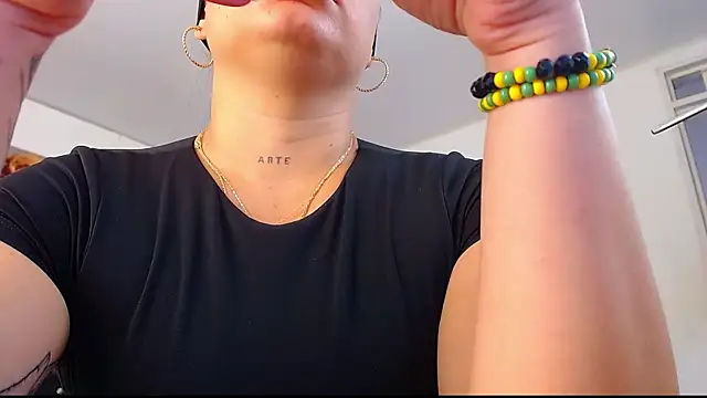 Taliana36 online show from November 2025 01:00:01 PM